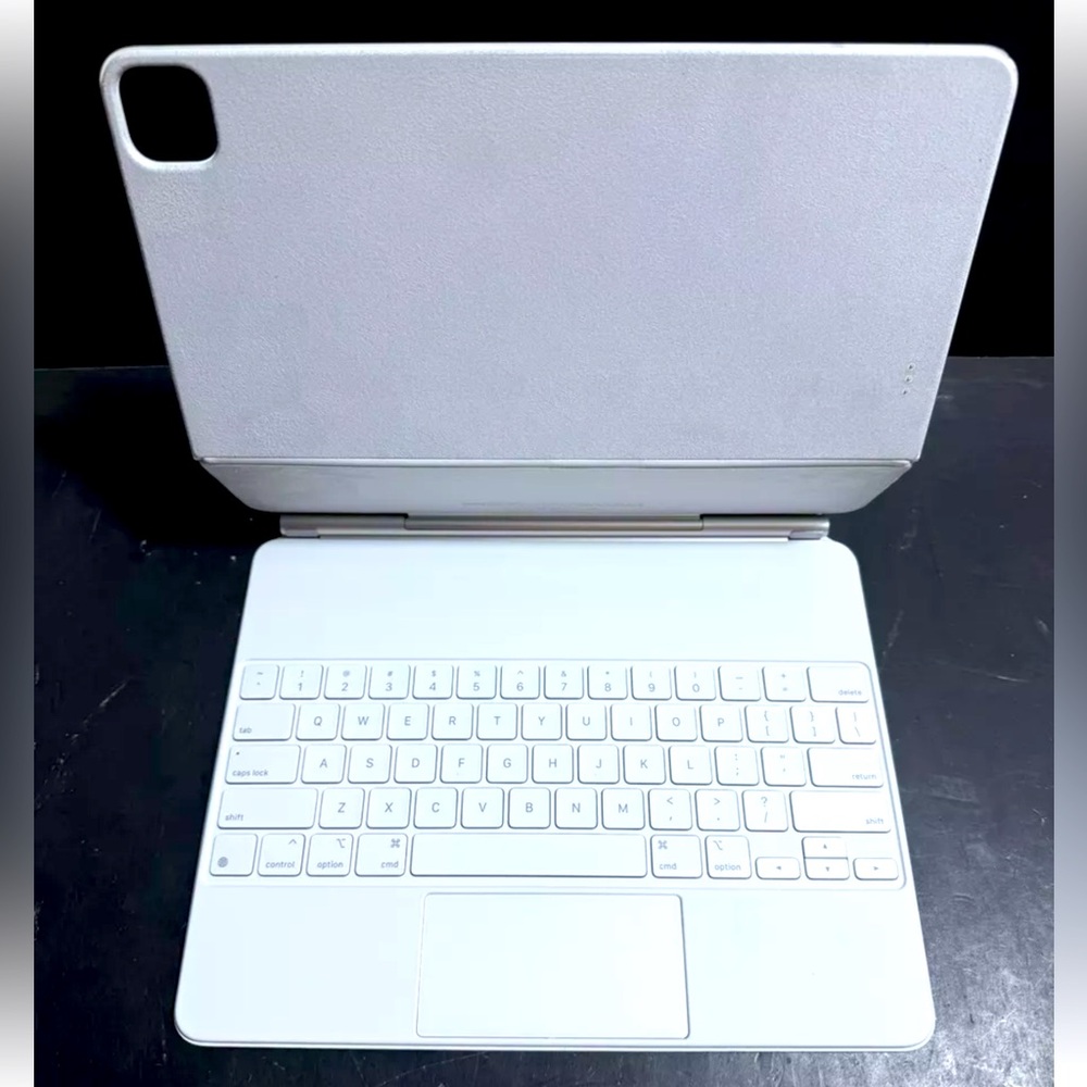 Apple iPad Pro Magic Keyboard A2480 12.9 White